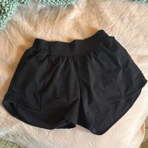 Lululemon Hotty Hot Size 4 Shorts 4" in Black